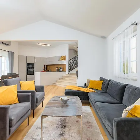 4 Bedroom Awesome In Hébergement de vacances