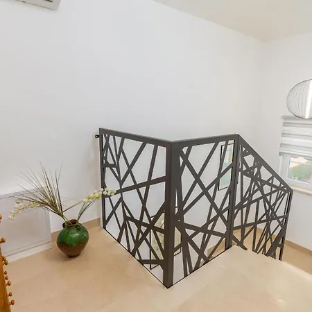 Holiday home 4 Bedroom Awesome In Galizana