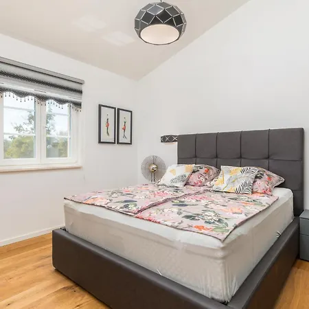 4 Bedroom Awesome In *