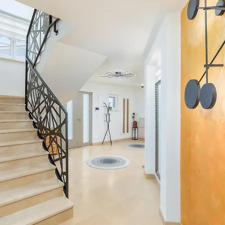 4 Bedroom Awesome In Holiday home *