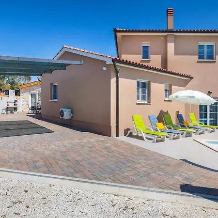 Holiday home 4 Bedroom Awesome In *