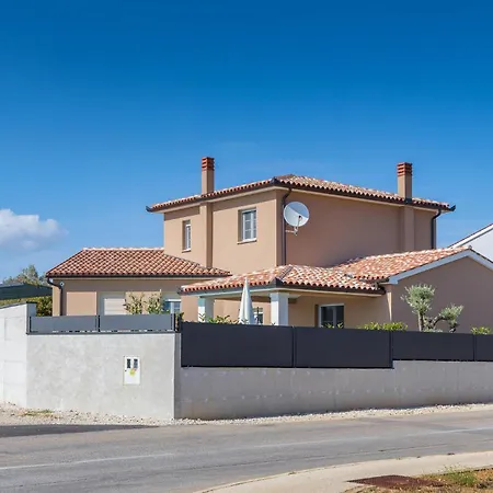 4 Bedroom In * Galizana