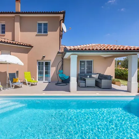 4 Bedroom In *