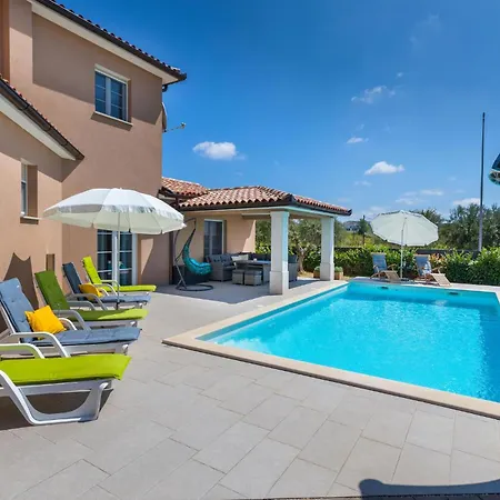 4 Bedroom In * Galizana