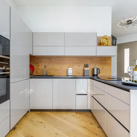 4 Bedroom In *