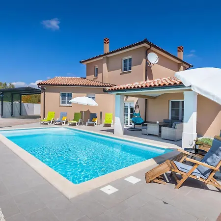 4 Bedroom In Galizana