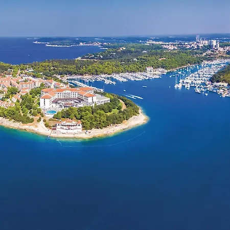 Σπίτι διακοπών 4 Bedroom In *