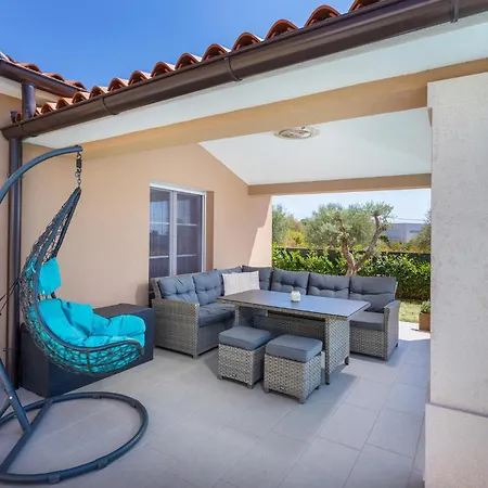 4 Bedroom In *