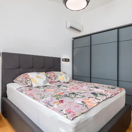 Holiday home 4 Bedroom In Galizana