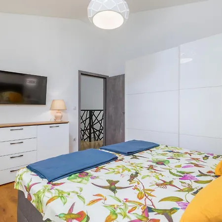 4 Bedroom In *