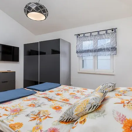 4 Bedroom In *